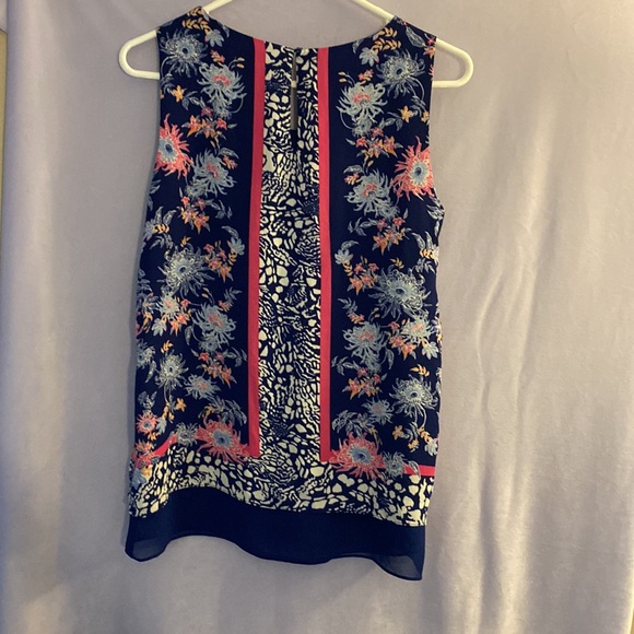 Rose Olive womens size medium Shirt, with Navy blue and Pink flower pattern - Picture 2 of 3